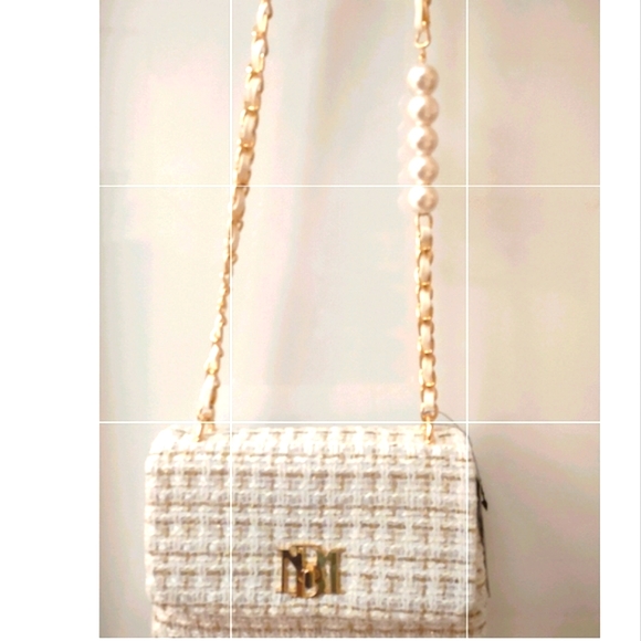 Badgley Mischka Handbags - Badgley Mischka crossbody with pearl woven material cream/gold!